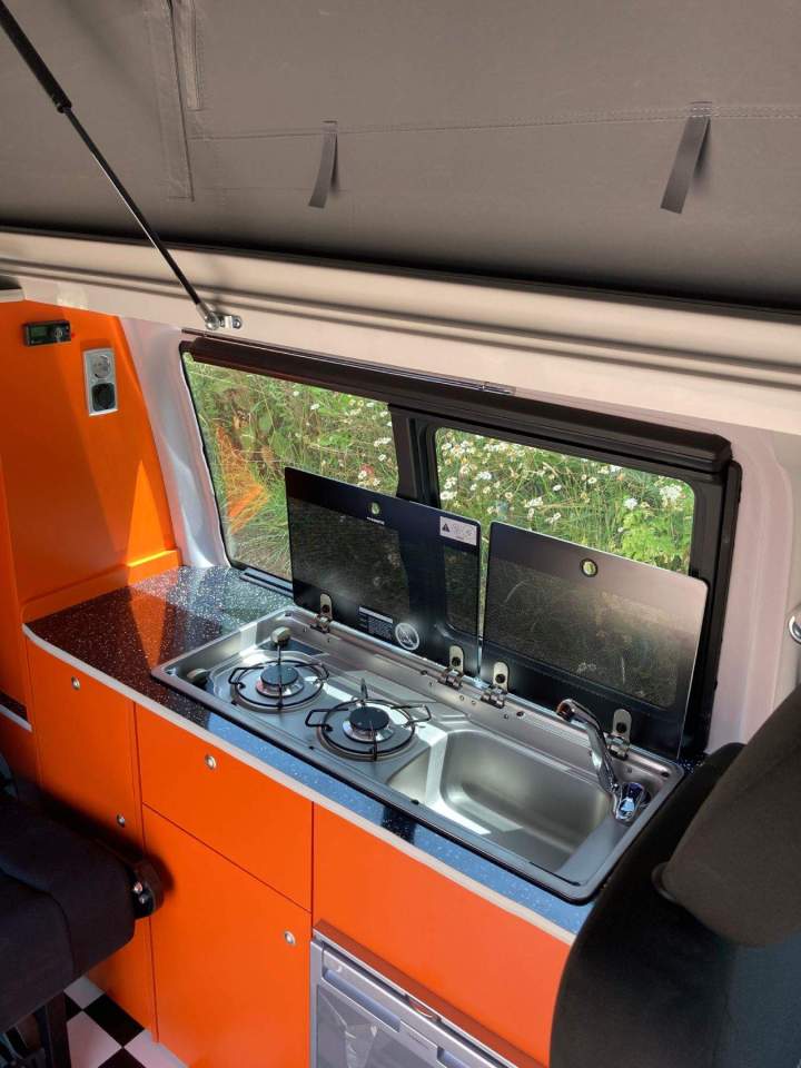 Installation d’équipements sur mesure dans un fourgon Quimper